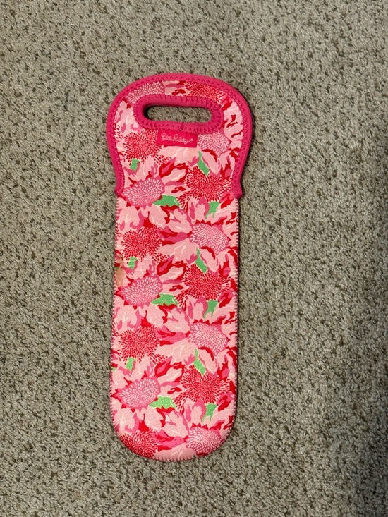 Lilly Pulitzer Handbags - Lilly Pulitzer Hot Pink Floral Neoprene Bottle Carrier